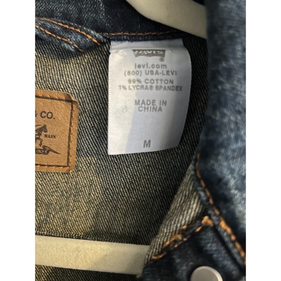 Levis Jacket Womens Size Medium Pockets Jean Trucker Red Tab Medium Wash GUC - Picture 3 of 9